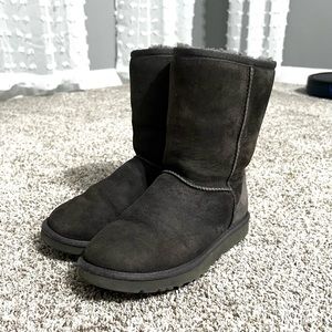 Ugg classic short boots in grey